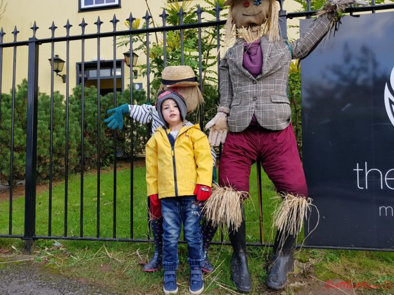 mid-week stay at bluestone - saying hi to the bwbach scarecrows