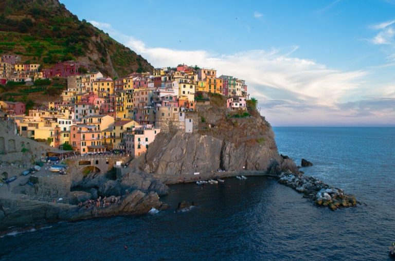 A picture of Cinque Terre, the beautifully colourful Italian town