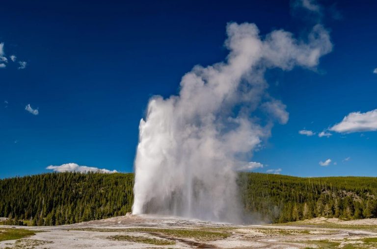 Old Faithful Geyser in Yellowstone National Park